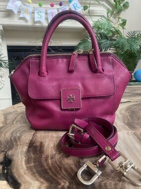 Tory Burch fuchsia two way front logo bag preowned gold hardware